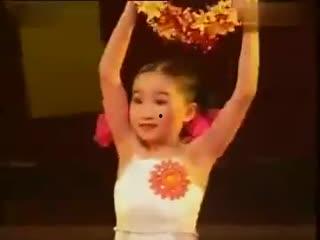 手拉手的舞蹈视频,共谱美好时光